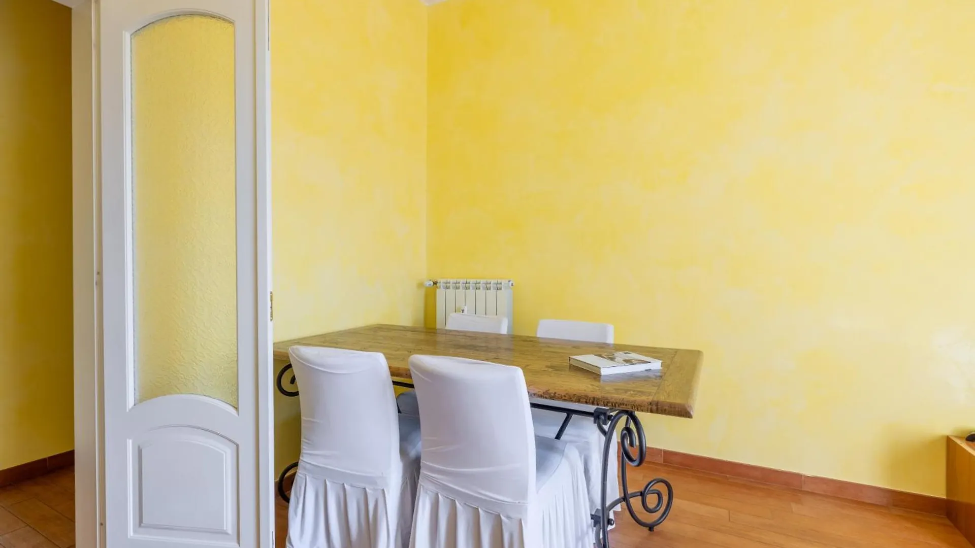 Emanuele Filiberto - B&D Apts Rome