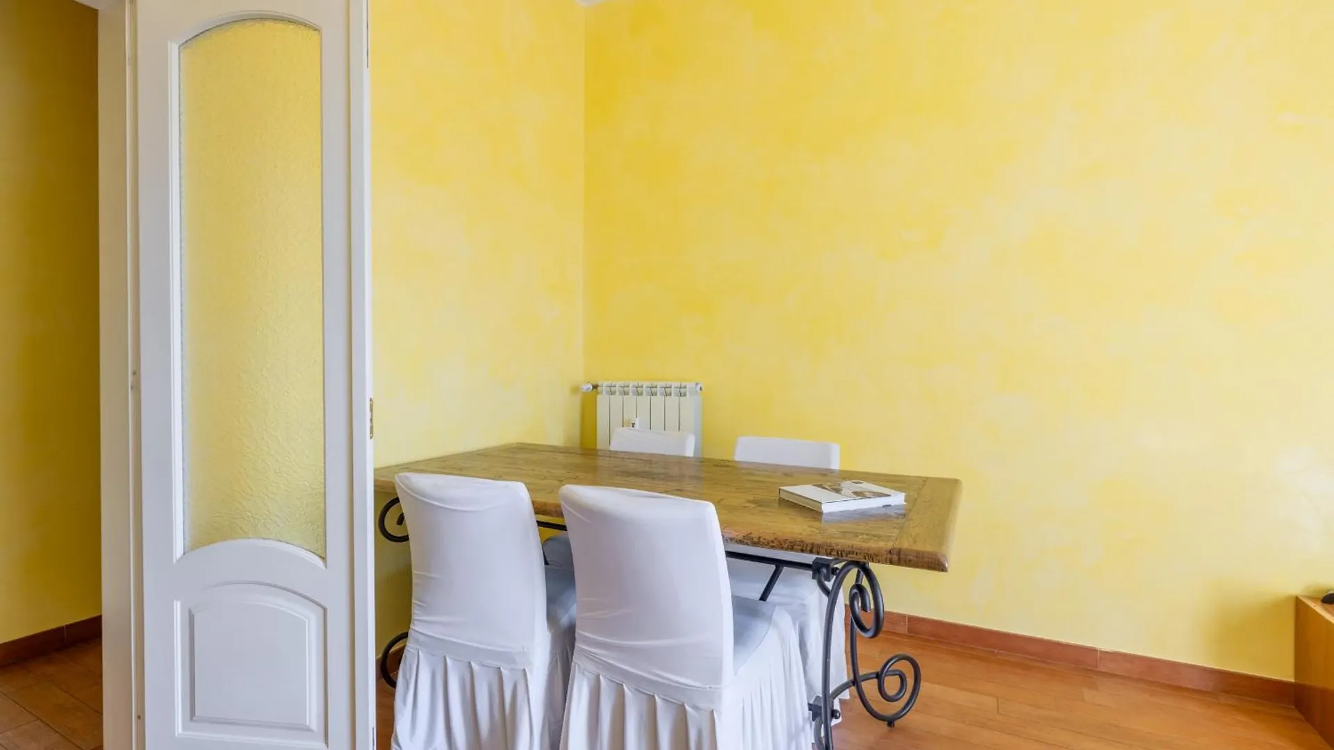 Emanuele Filiberto - B&D Apts Rome