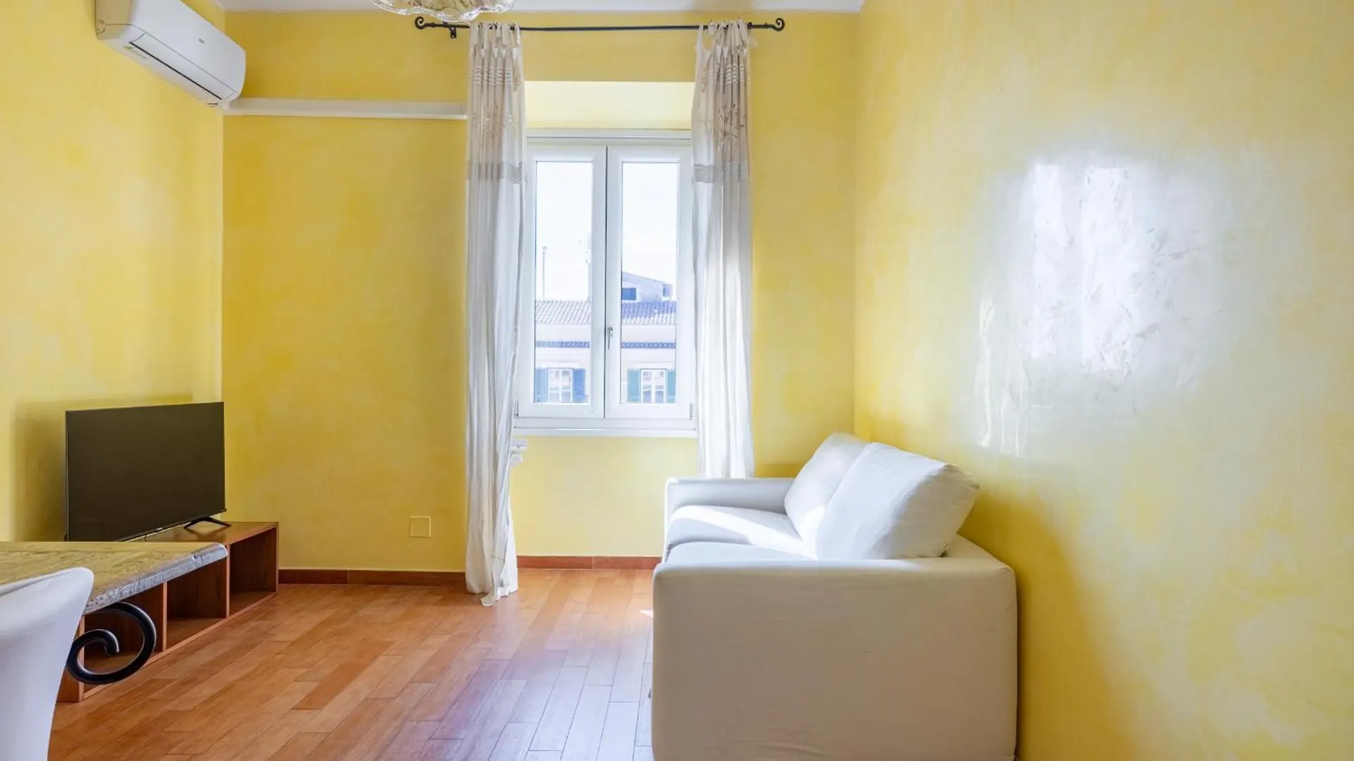 Emanuele Filiberto - B&D Apts Rome 0*,  Italy